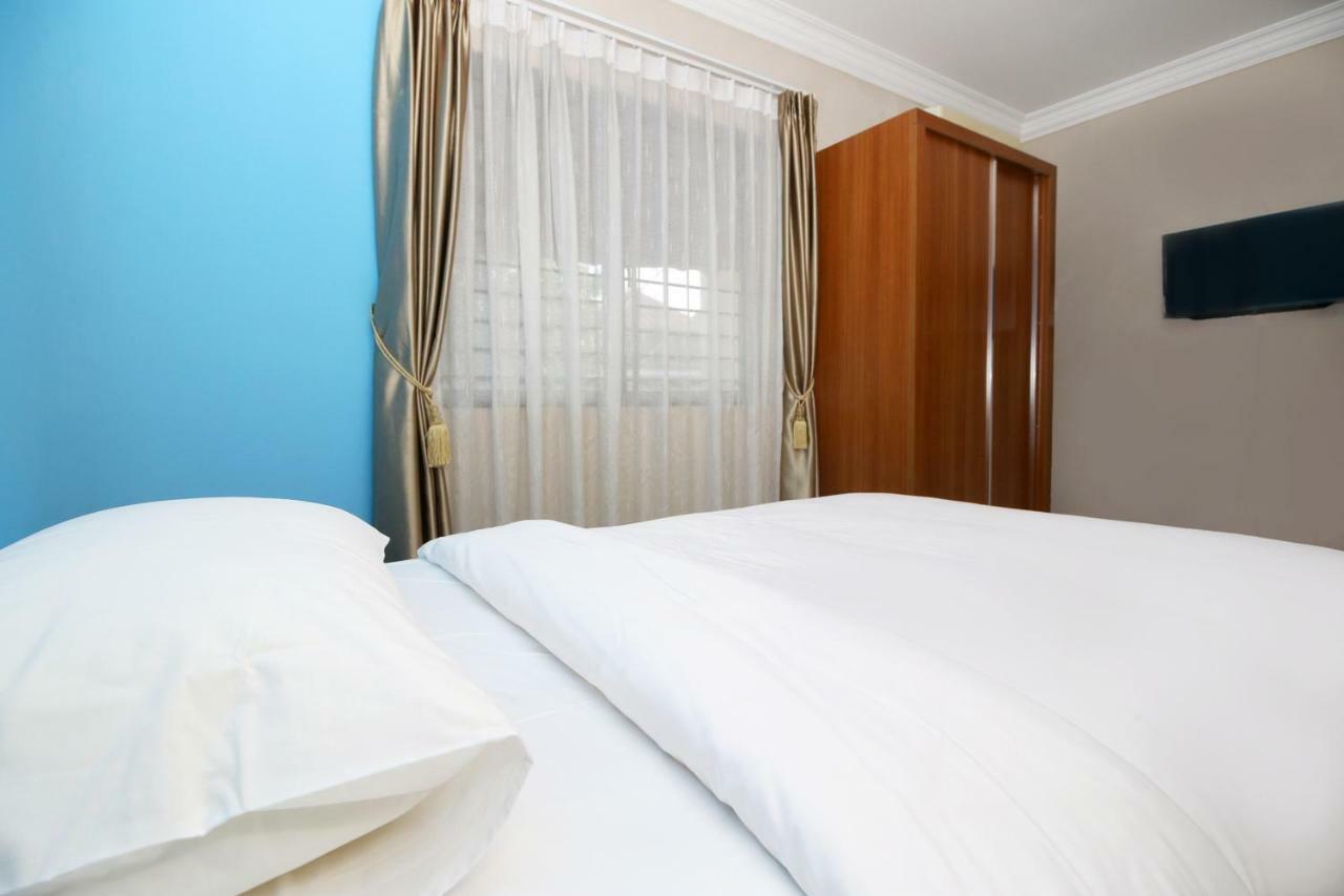 Safina Inn Syariah Sekupang Batam Bagian luar foto